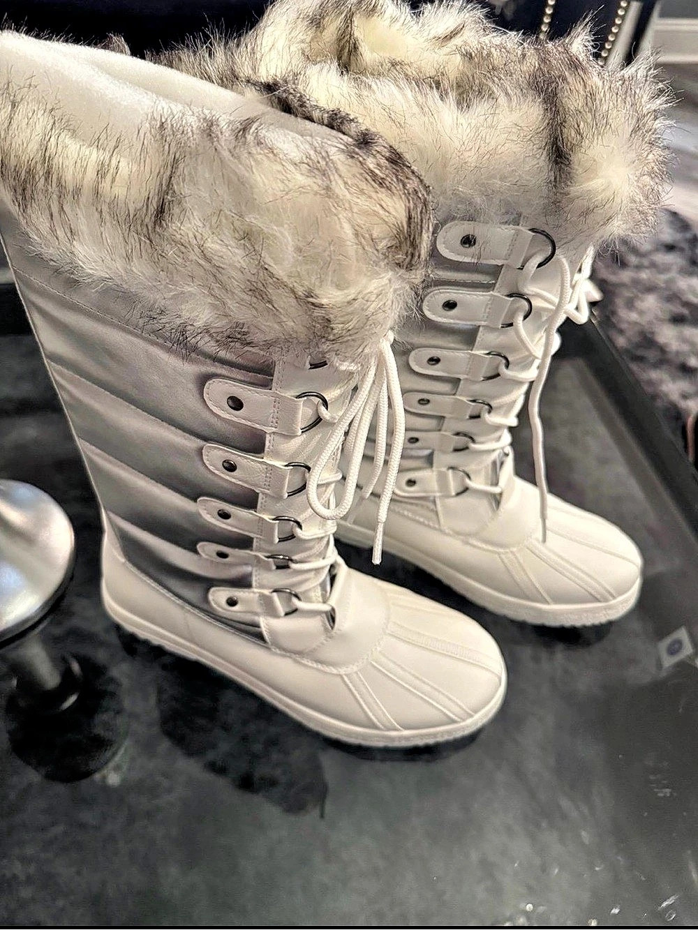 Women's Fur-Trim Winter Boots in White Like New